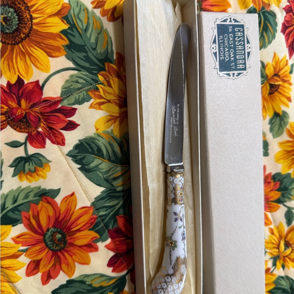 Cassondra Silver and White Serving Knife